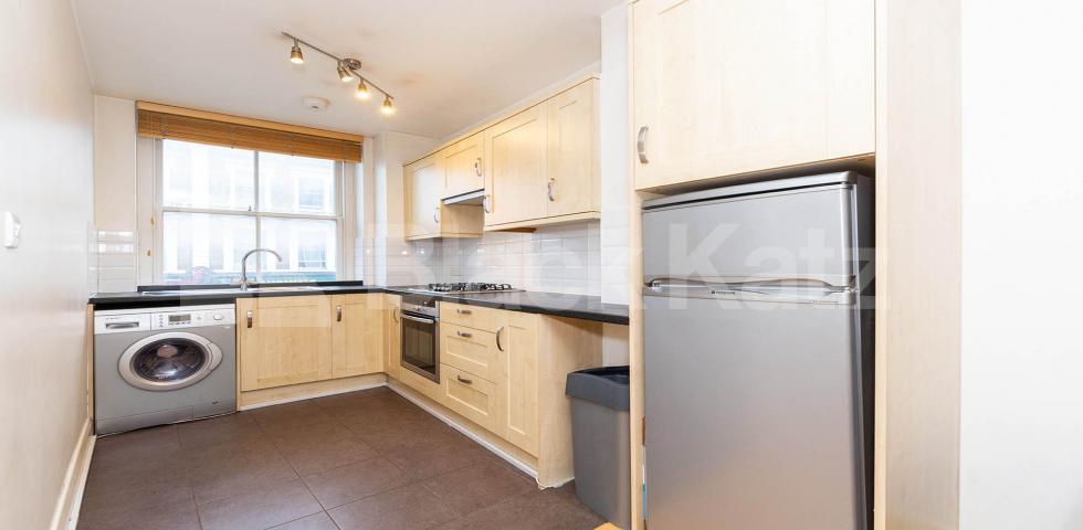  Large one bed mins from Camden Tube and walking distance to Regents Park Camden Road, Camden